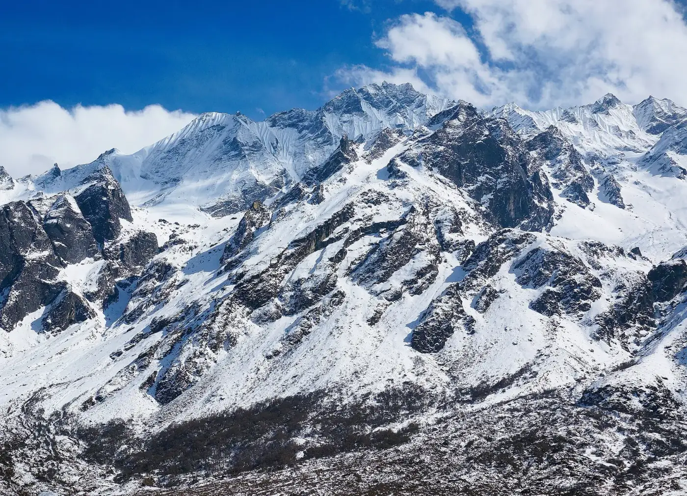 Ponggen Dopku Kyanjin Gompa Valley — on the Langtang Valley trek route